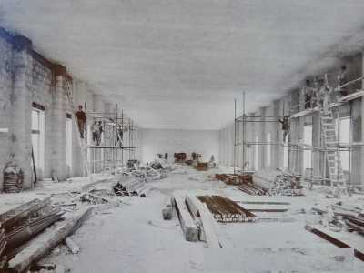 Dopo la seconda guerra mondiale buona parte della struttura sub� dei grossi lavori di ristrutturazione e gli edifici laterali su via Nicolai, via Libert� e via Crisanzio furono innalzati di un piano